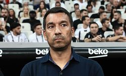 Van Bronckhorst’un yeni adresi belli oldu! İmzayı attı