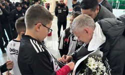 Beşiktaş kafilesine Sivas'ta eksi 10 derecede çiçekli karşılama