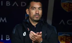 Beşiktaş'ta Van Bronckhorst istediğini aldı...