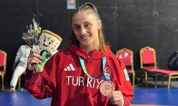 Selvi İlyasoğlu'ndan bronz madalya