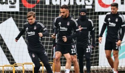 Beşiktaş, Trabzonspor Maçı Öncesi Eksiklerle Zorlu Mücadeleye Hazırlanıyor