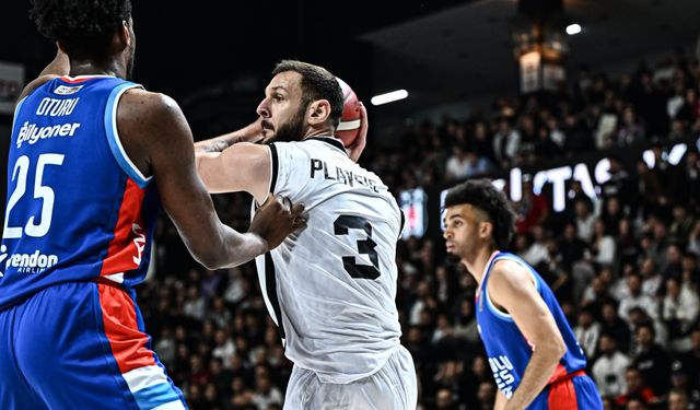 Beşiktaş Basketbol Süper Ligi'nde Anadolu Efes'i mağlup etti