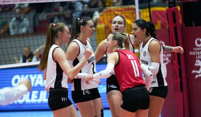 Olaylı müsabakada Beşiktaş Göztepe'ye 3-2 yenildi