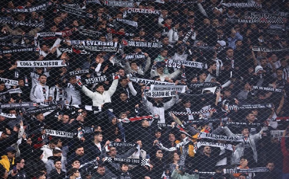 Beşiktaş taraftarından anlamlı hareket!